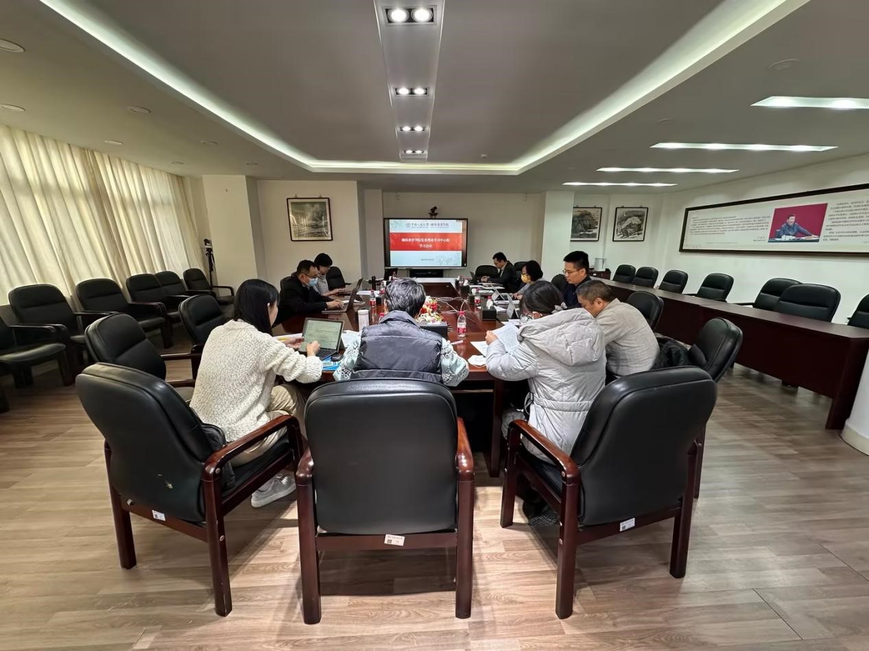 8bo体育
党委传达学习北京市委常委会关于高校党的政治建设和思想政治工作部署 图片1.jpg